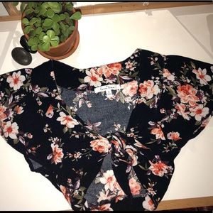 Cropped floral blouse